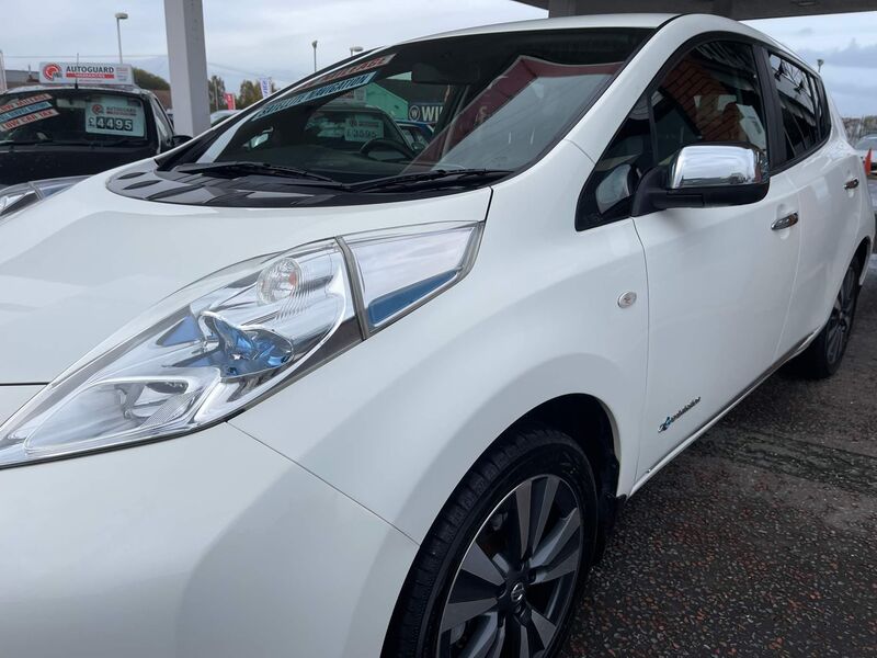 NISSAN LEAF