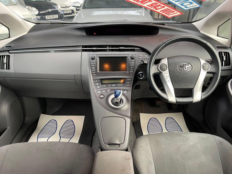 TOYOTA PRIUS