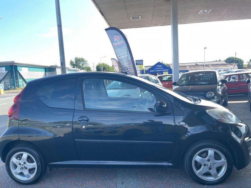 PEUGEOT 107