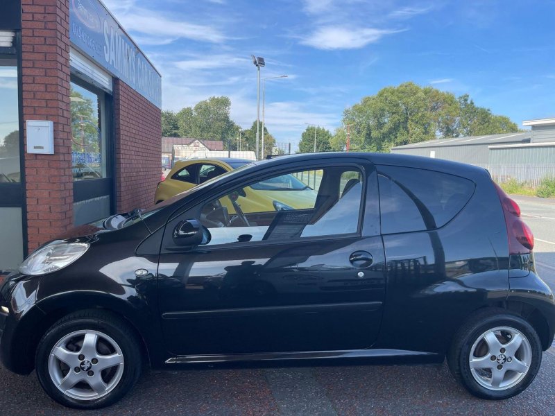 PEUGEOT 107