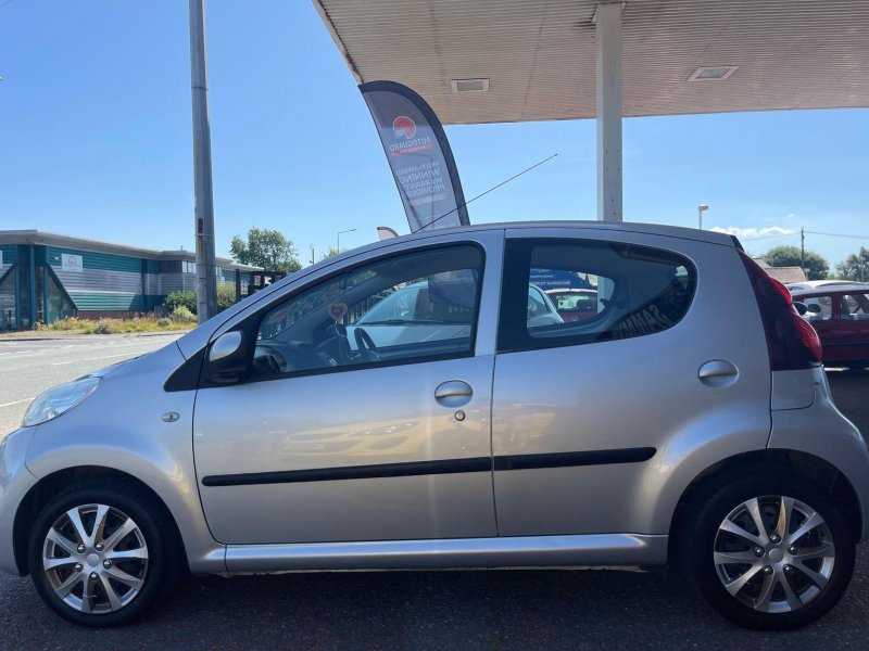 PEUGEOT 107