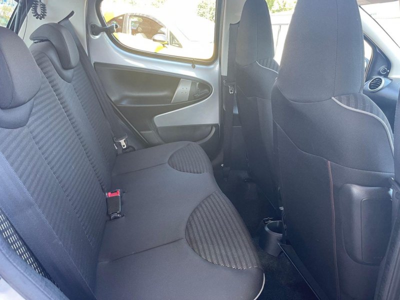 PEUGEOT 107
