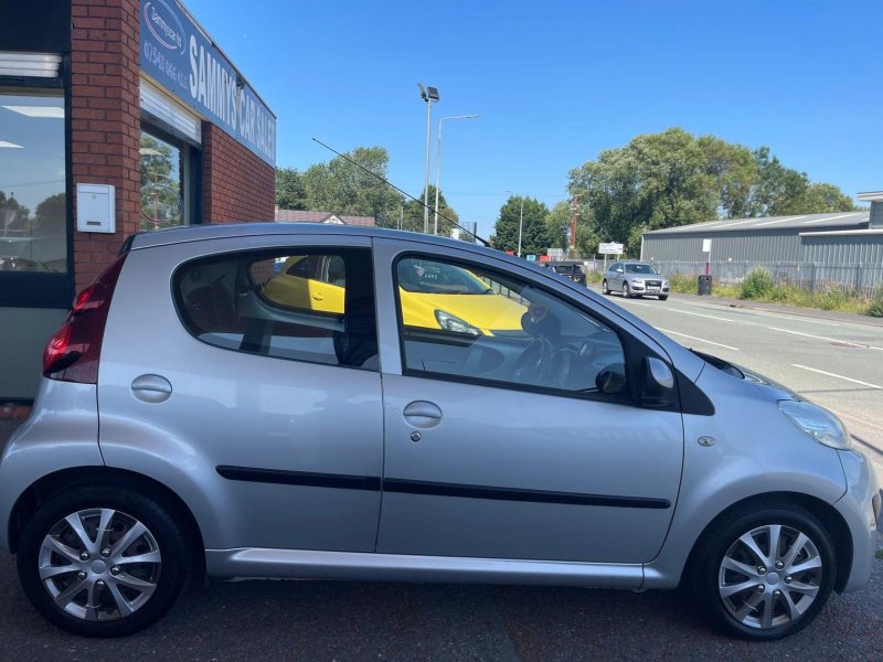 PEUGEOT 107