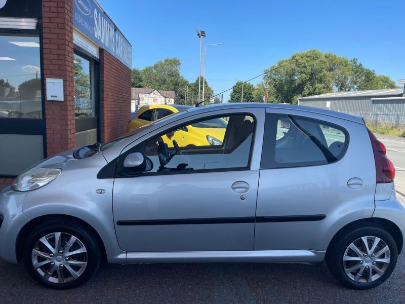 PEUGEOT 107