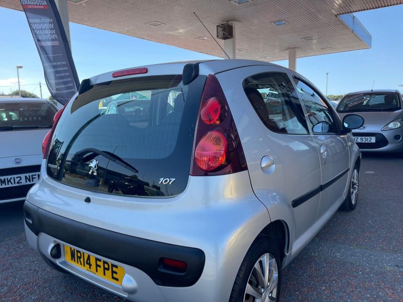 PEUGEOT 107