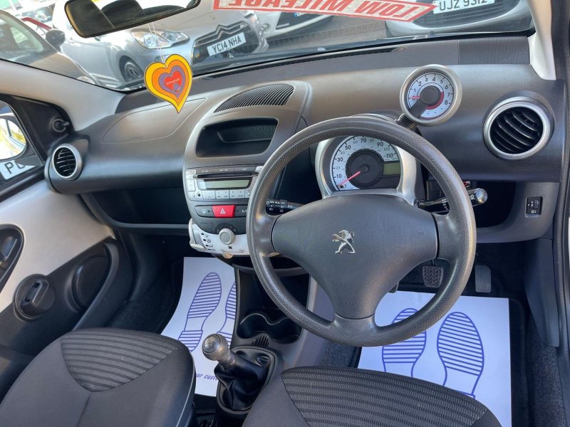 PEUGEOT 107
